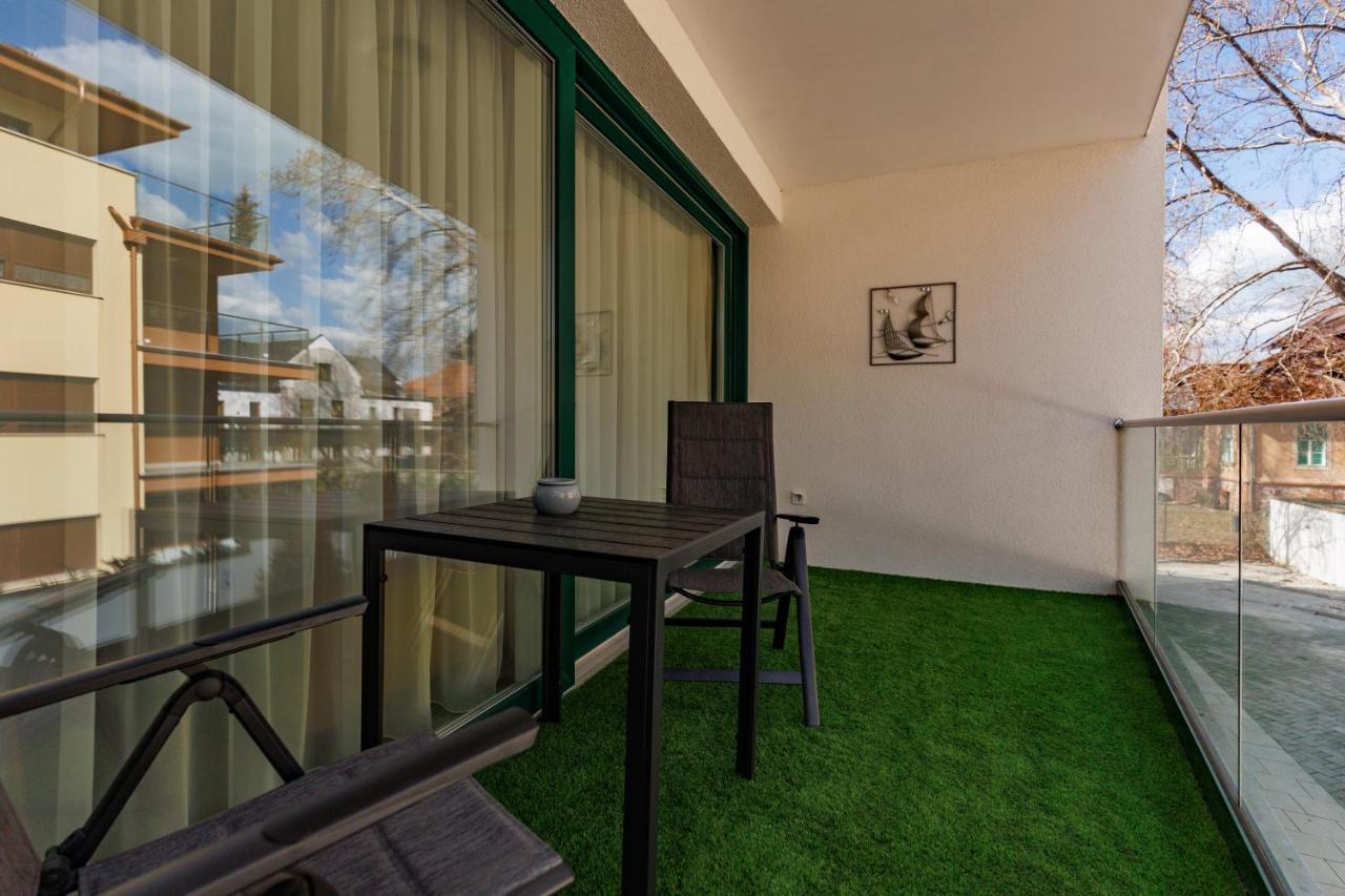שיופוק Villa Bauhaus Wellness Apartman מראה חיצוני תמונה