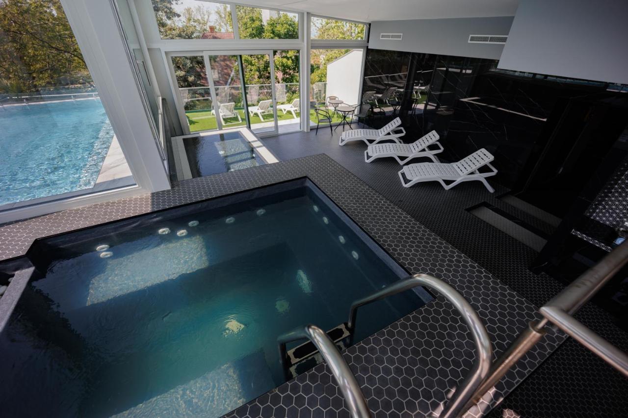 שיופוק Villa Bauhaus Wellness Apartman מראה חיצוני תמונה